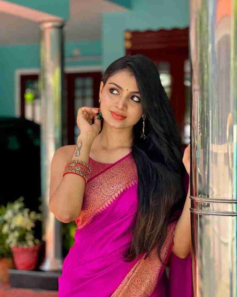 Amazing Dark Pink Soft Silk Saree With Hypnotic Blouse Piece