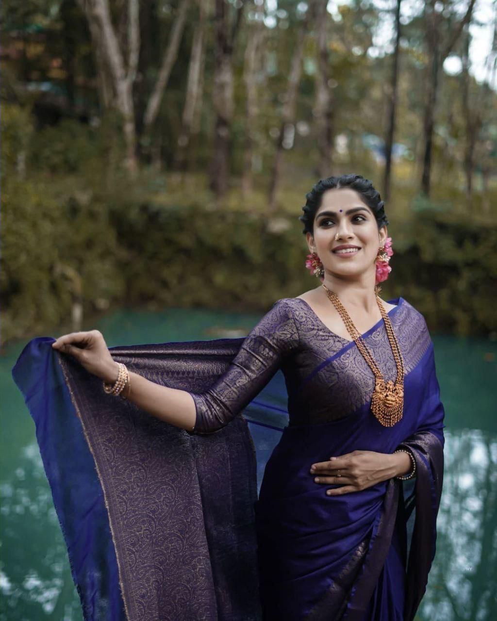 Imbrication Navy Blue Soft Silk Saree With Angelic Blouse Piece