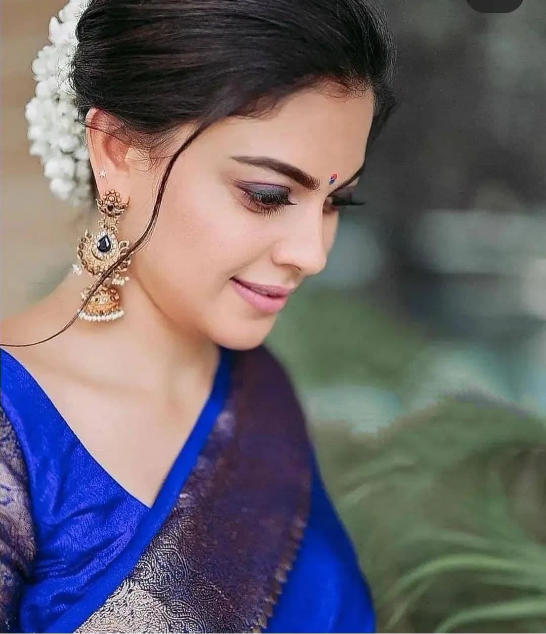 Adoring Royal Blue Soft Silk Saree With Bucolic Blouse Piece