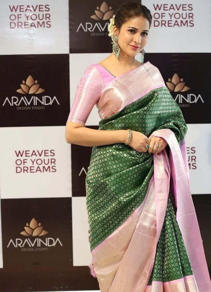 Elaborate Dark Green Soft Silk Saree With Redolent Blouse Piece