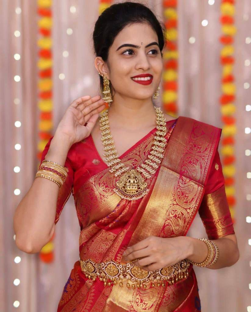 Blooming Red Soft Banarasi Silk Saree With Imbrication Blouse Piece