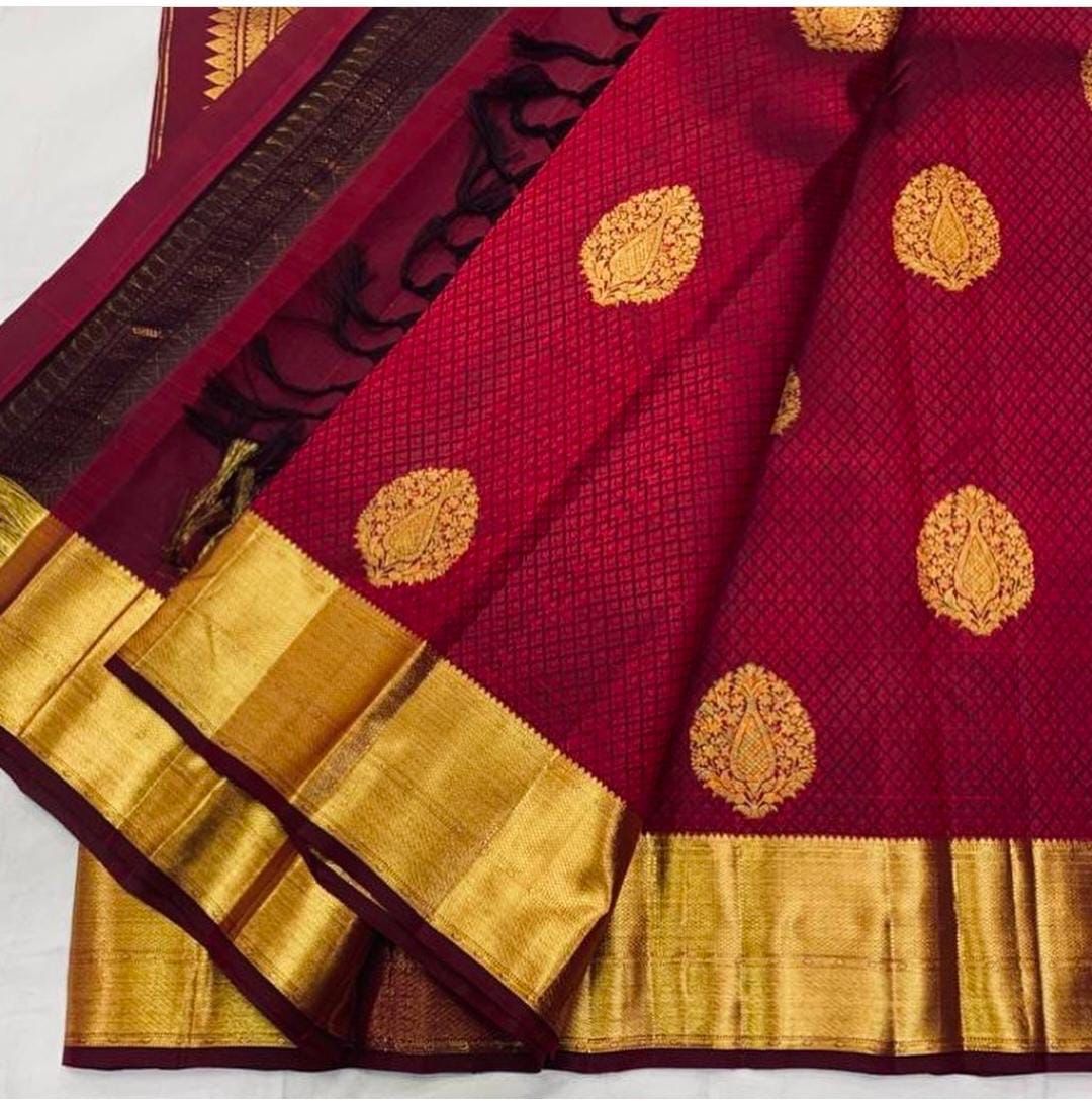 Blooming Maroon Soft Banarasi Silk Saree With Lissome Blouse Piece