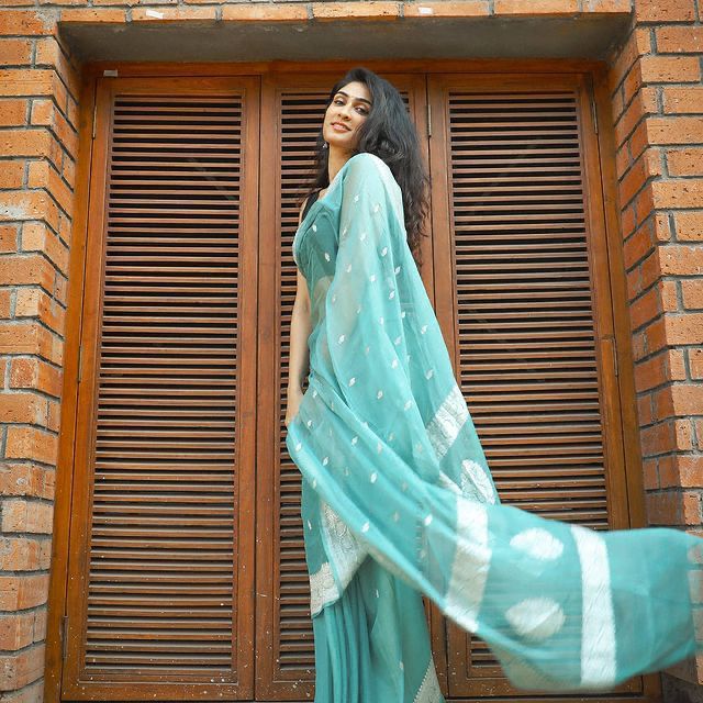 Blissful Firozi Soft Silk Saree With Brood Blouse Piece