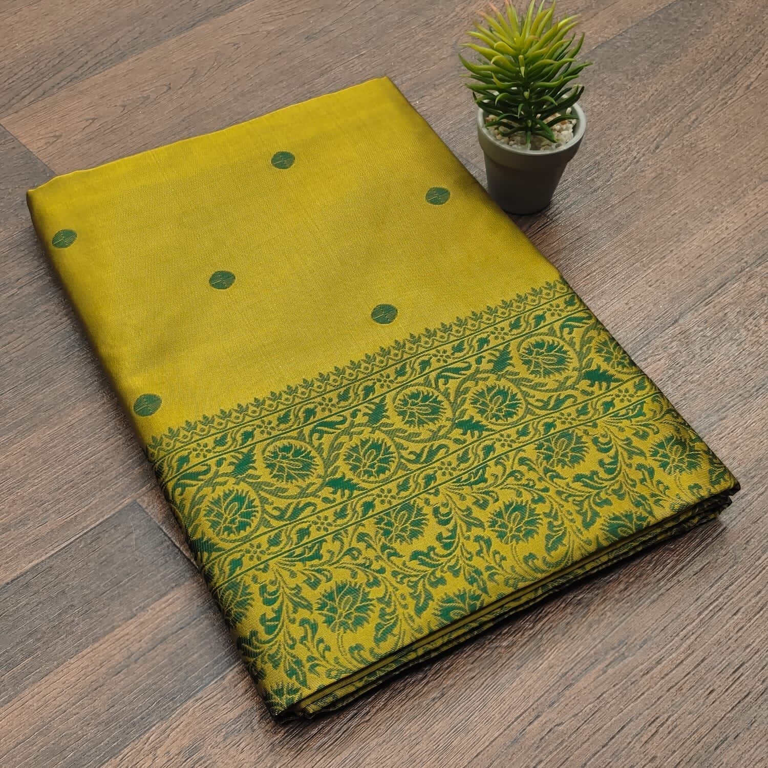 Amiable Mehandi Soft Silk Saree With Inspiring Blouse Piece