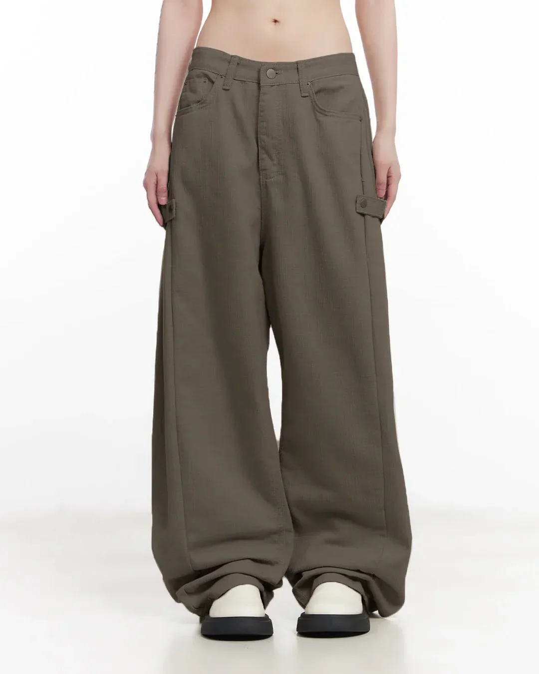 Mid-Rise Cargo Wide-Leg Trouser in Grey
