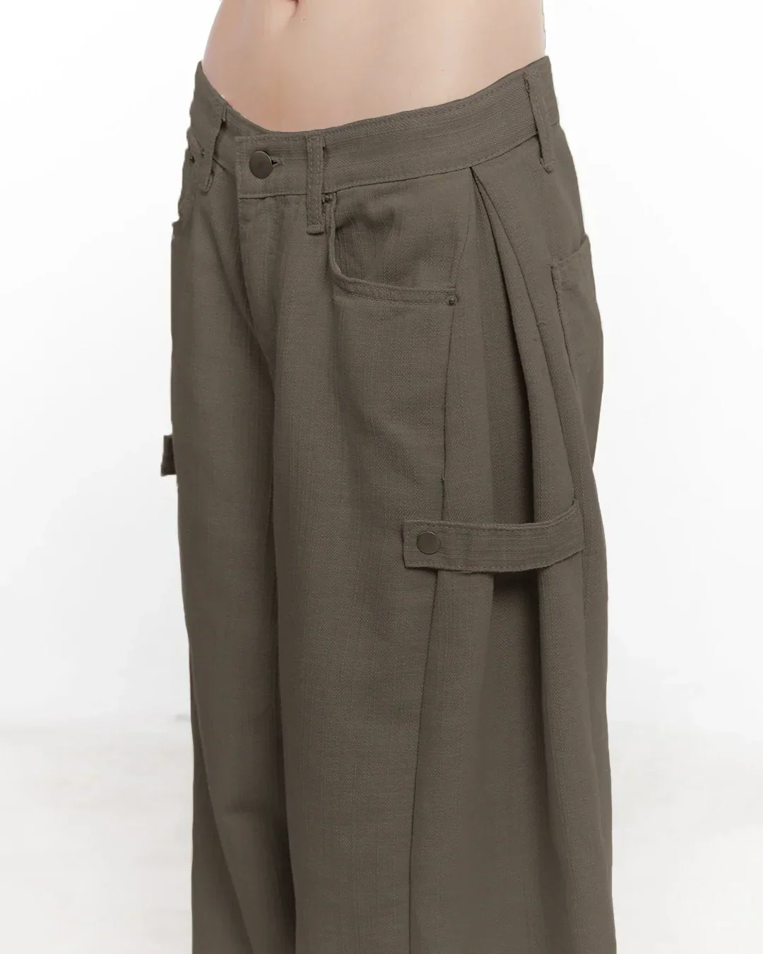 Mid-Rise Cargo Wide-Leg Trouser in Grey