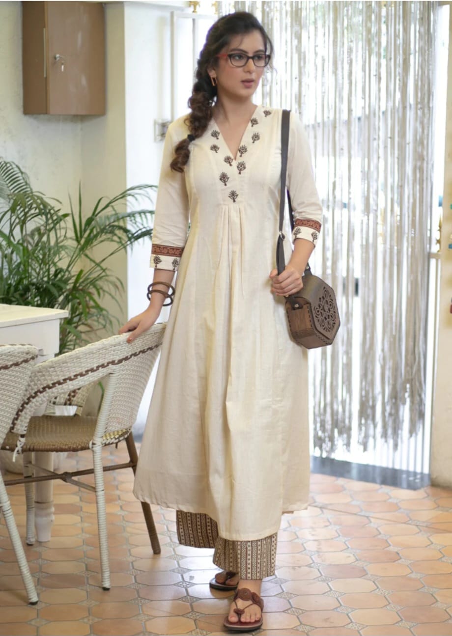 Off-White Cotton Flex Kurta Set with Embroidered Detailing