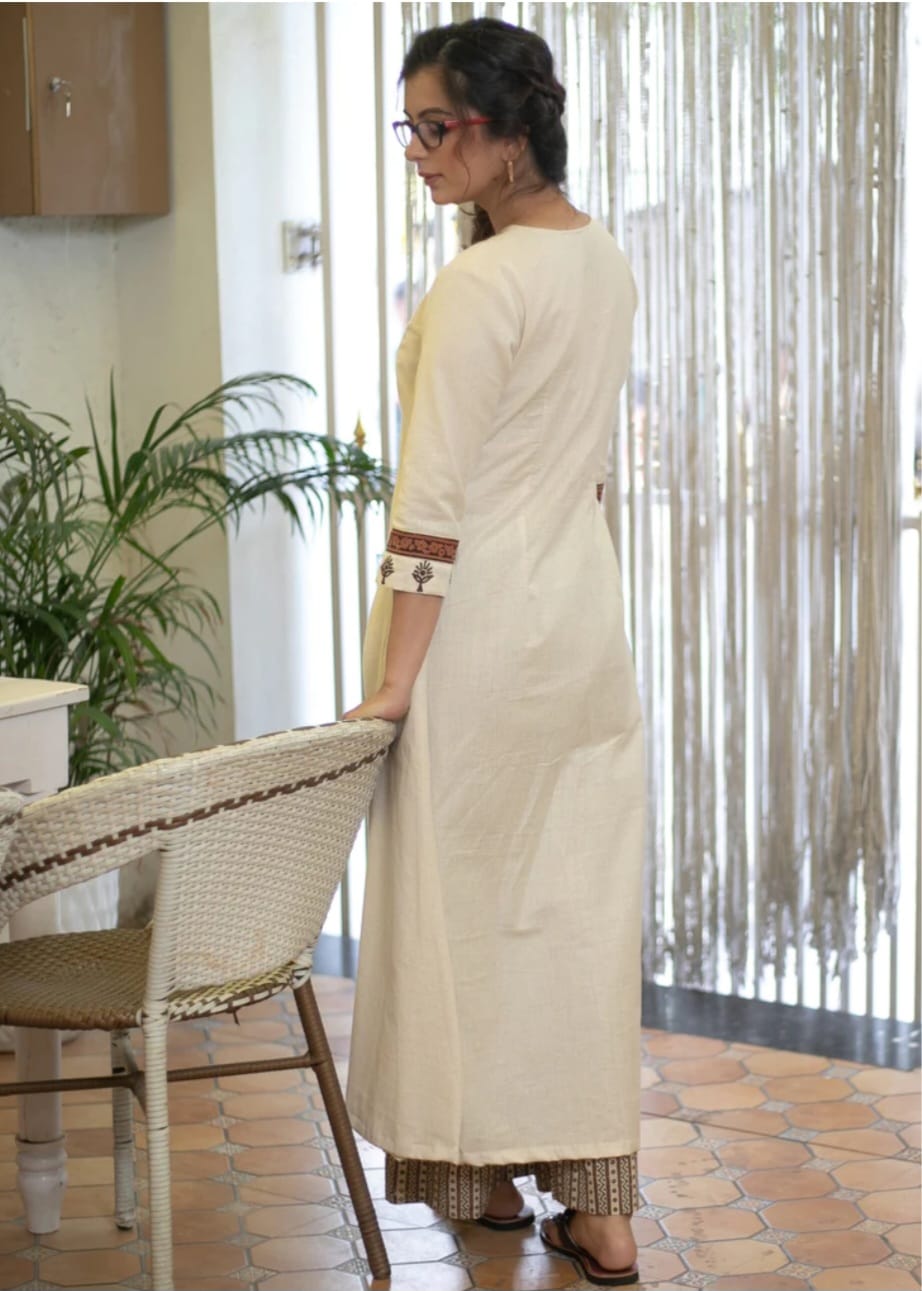 Off-White Cotton Flex Kurta Set with Embroidered Detailing