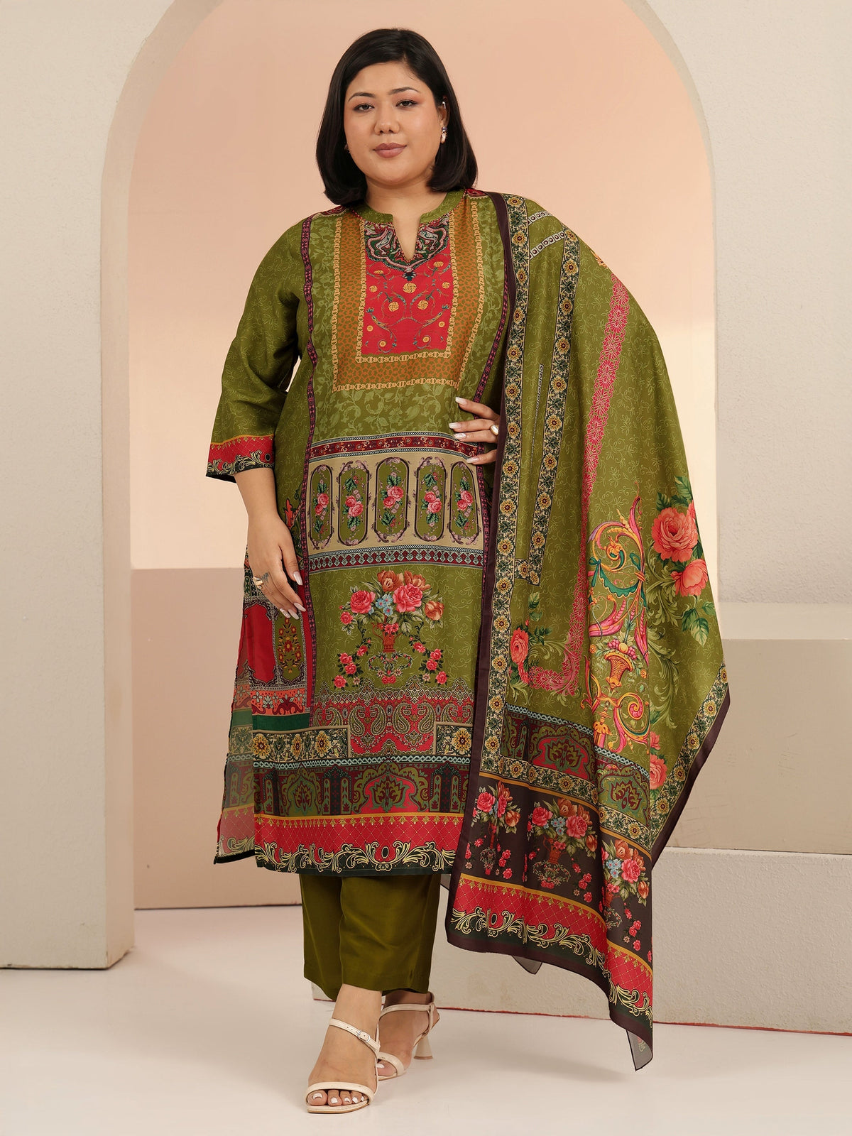 Plus Size Green Floral Printed Muslin Straight Suit Set