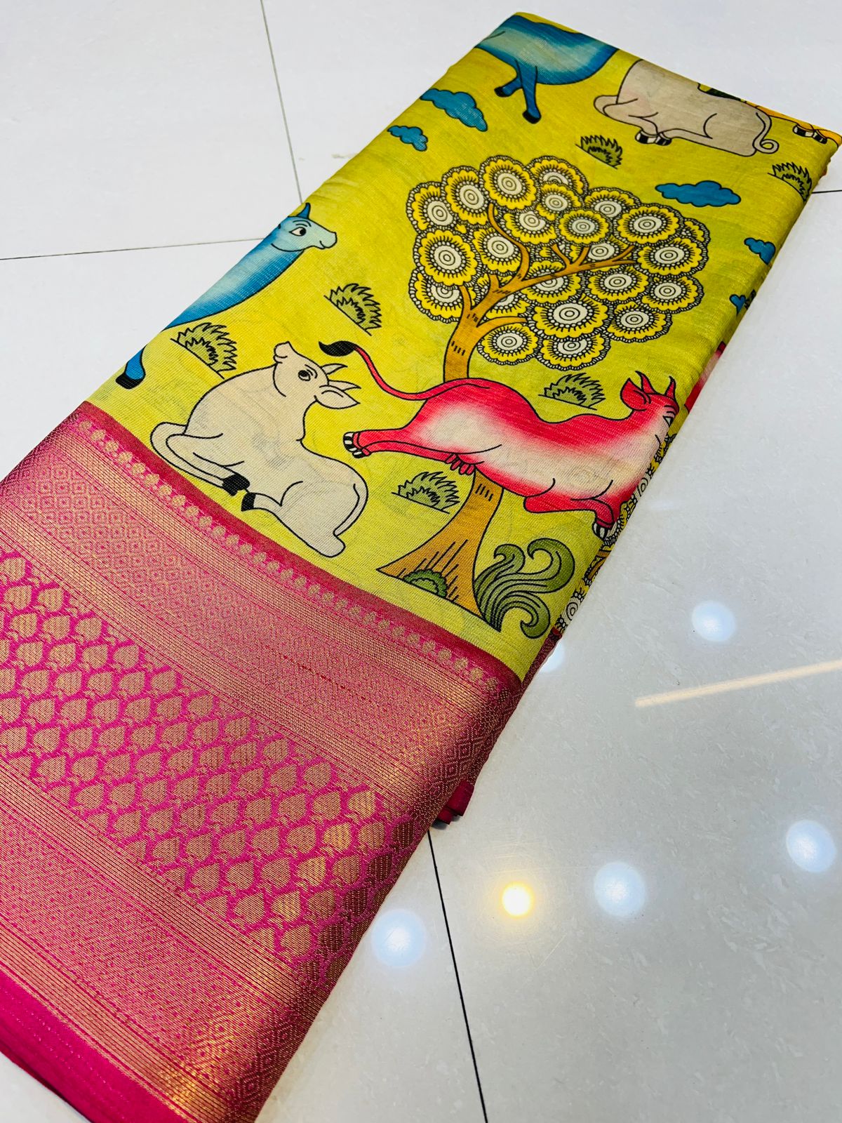 Alluring Beige Kalamkari Printed Saree With Adoring Blouse Piece