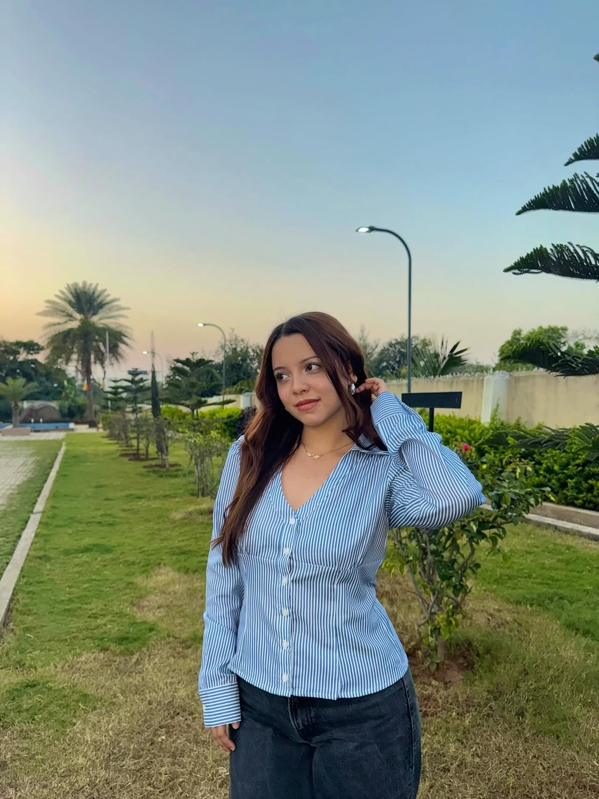 Collared V Neck Tie-Up Full Sleeve Top in Blue and White