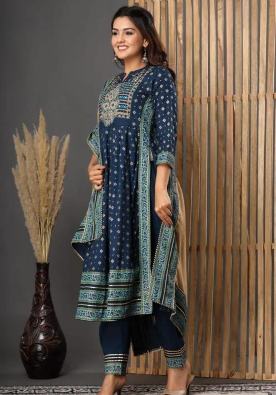 Naira Cut Heavy Pure Rayon 140 Kurti with Handwork and Printed Dupatta