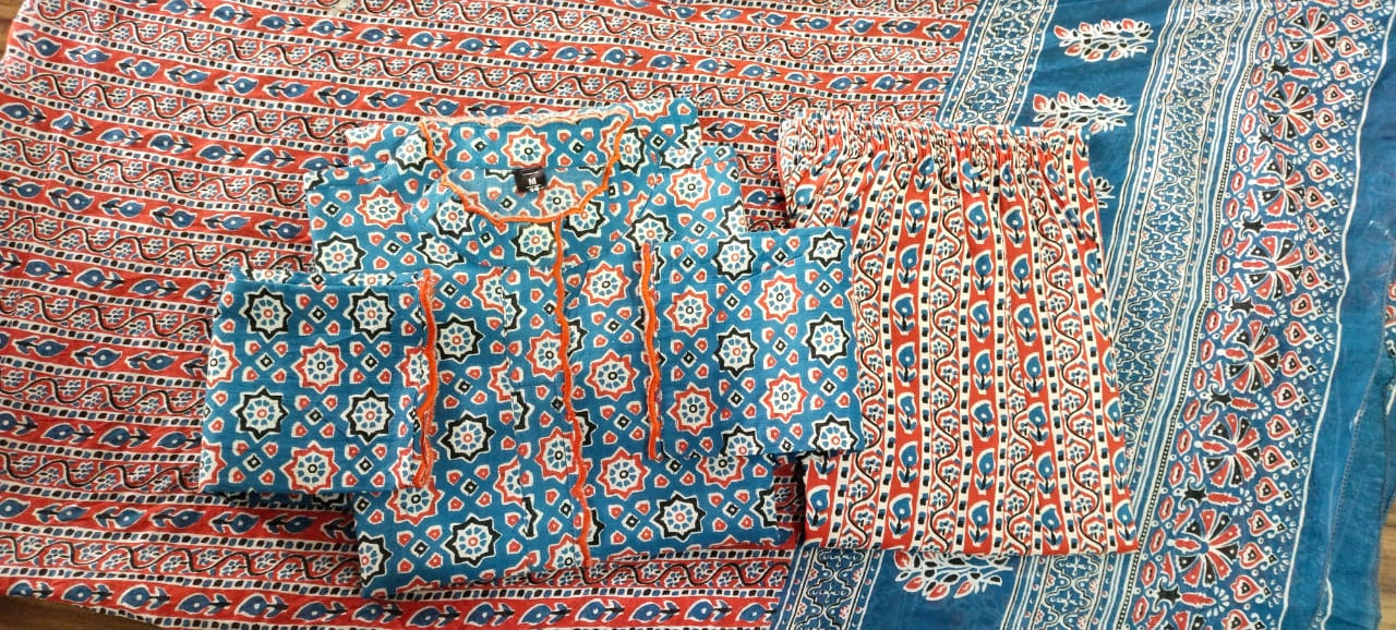 Exquisite Ajrakh Printed Cotton Three-Piece Suit: Scalloped Work