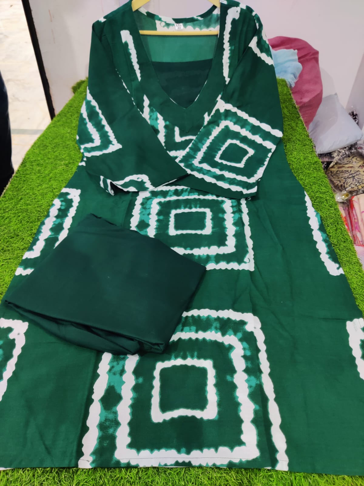 Bottle Green Tie-Dye Prosen Print Kurti Pant Set in Rayon Fabric