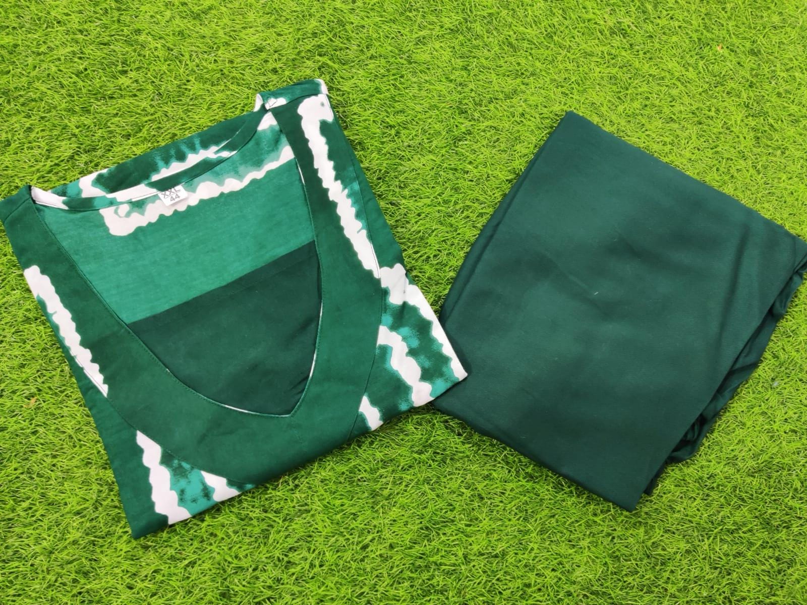 Bottle Green Tie-Dye Prosen Print Kurti Pant Set in Rayon Fabric
