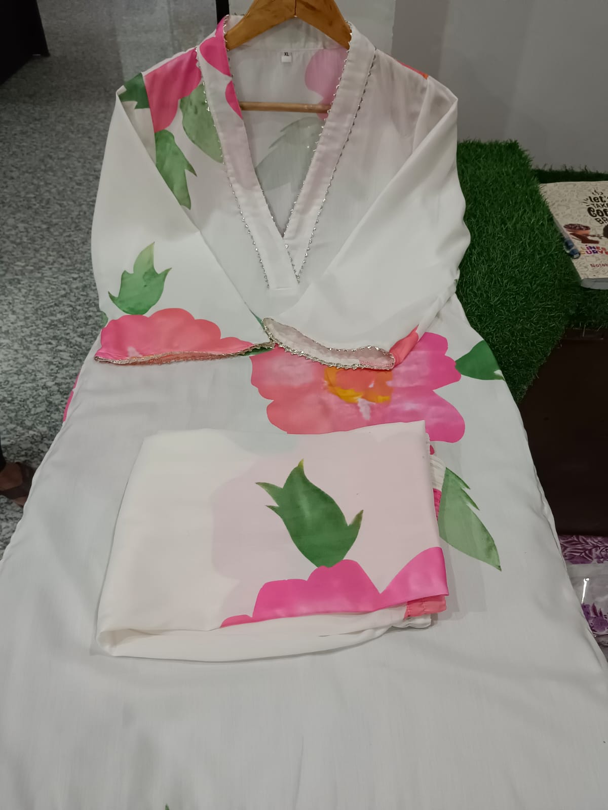 Floral Maslin Digital Print Kurta Pant Set with Lace Work