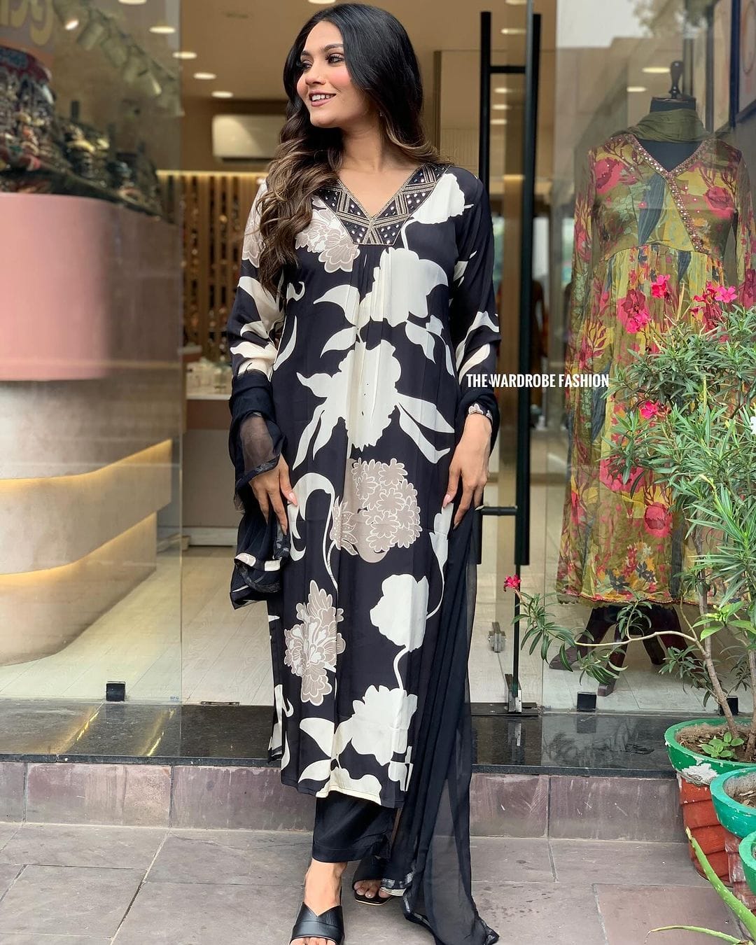 Maslen Digital Print Kurti Set with Pant and Georgette Dupatta