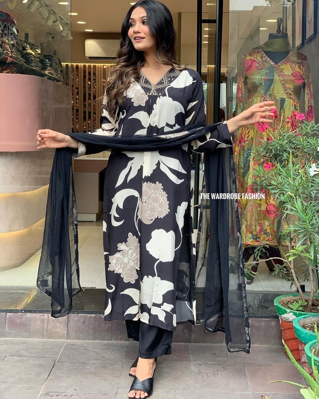 Maslen Digital Print Kurti Set with Pant and Georgette Dupatta