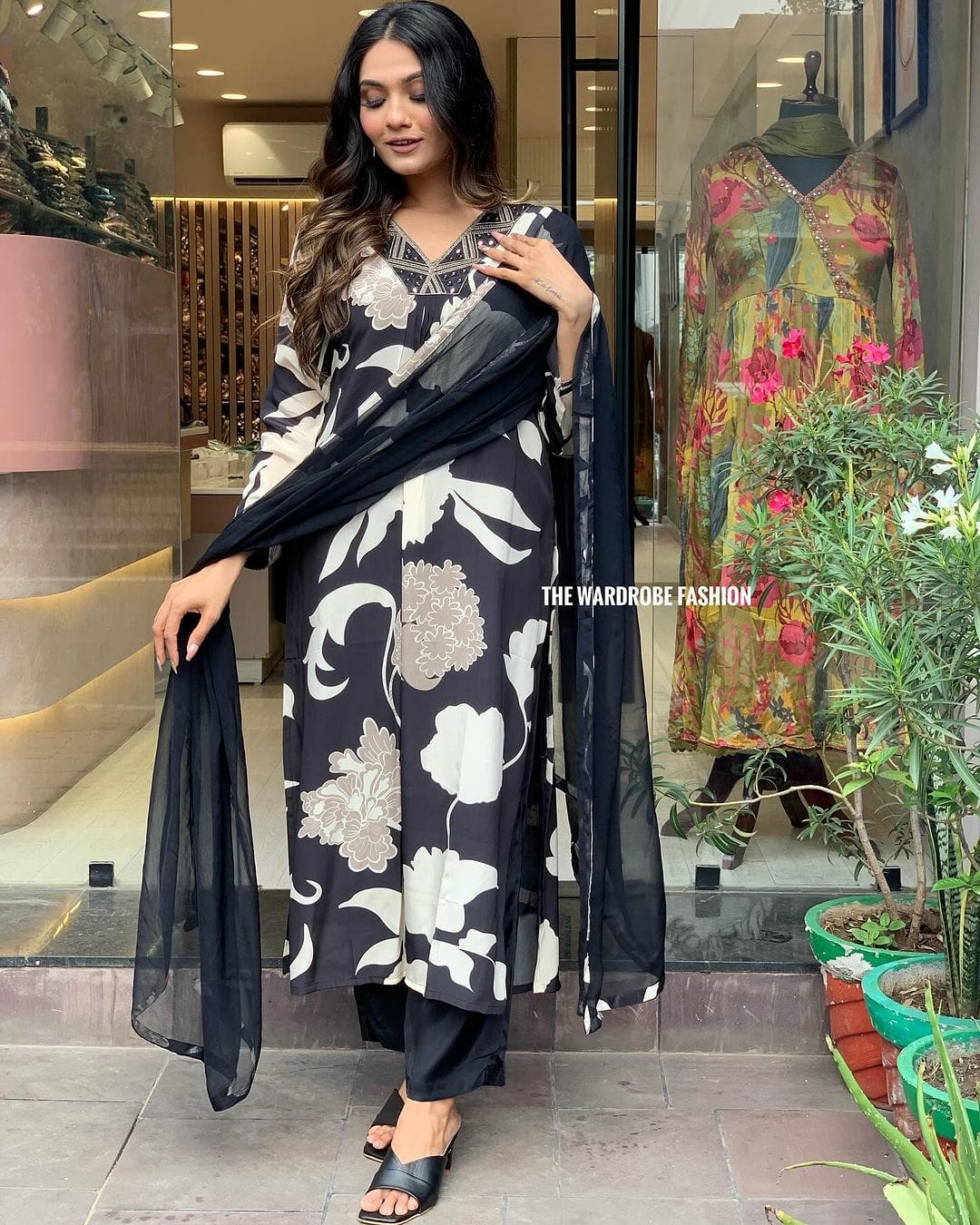 Maslen Digital Print Kurti Set with Pant and Georgette Dupatta