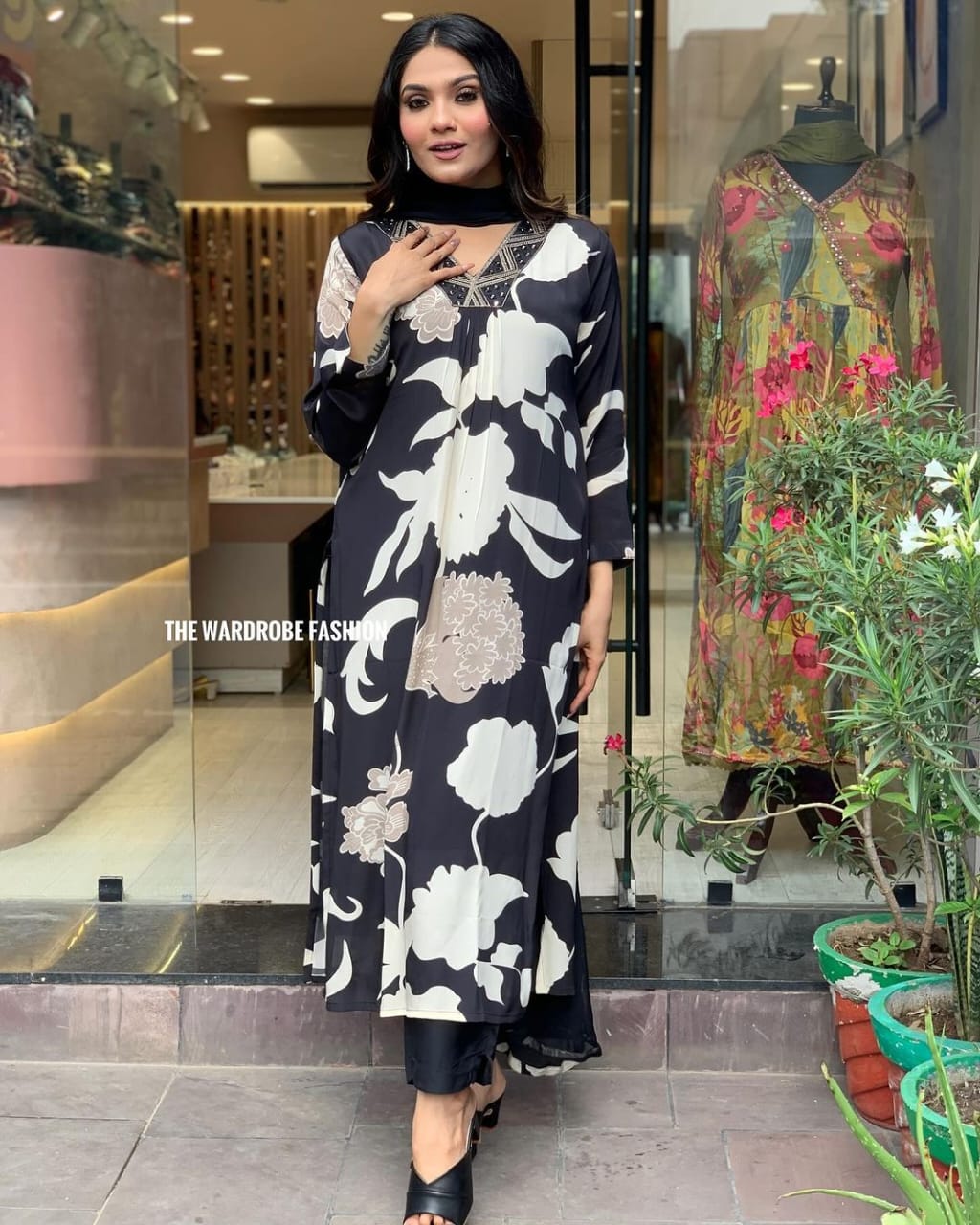 Maslen Digital Print Kurti Set with Pant and Georgette Dupatta