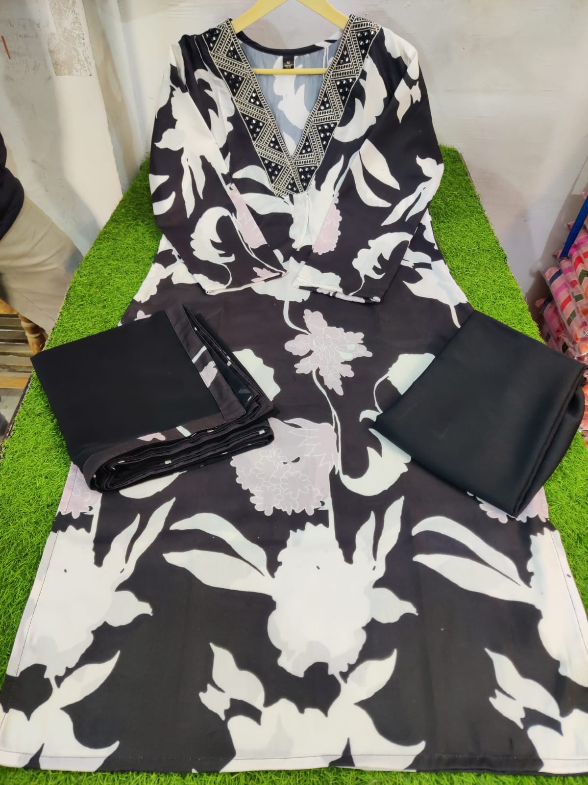 Maslen Digital Print Kurti Set with Pant and Georgette Dupatta