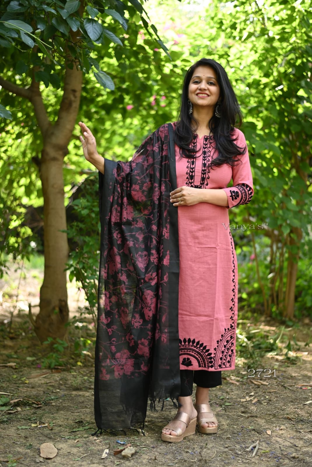 Handloom Cotton Kurta Pant Set with Aari Work Embroidery and Digital Printed Chanderi Dupatta