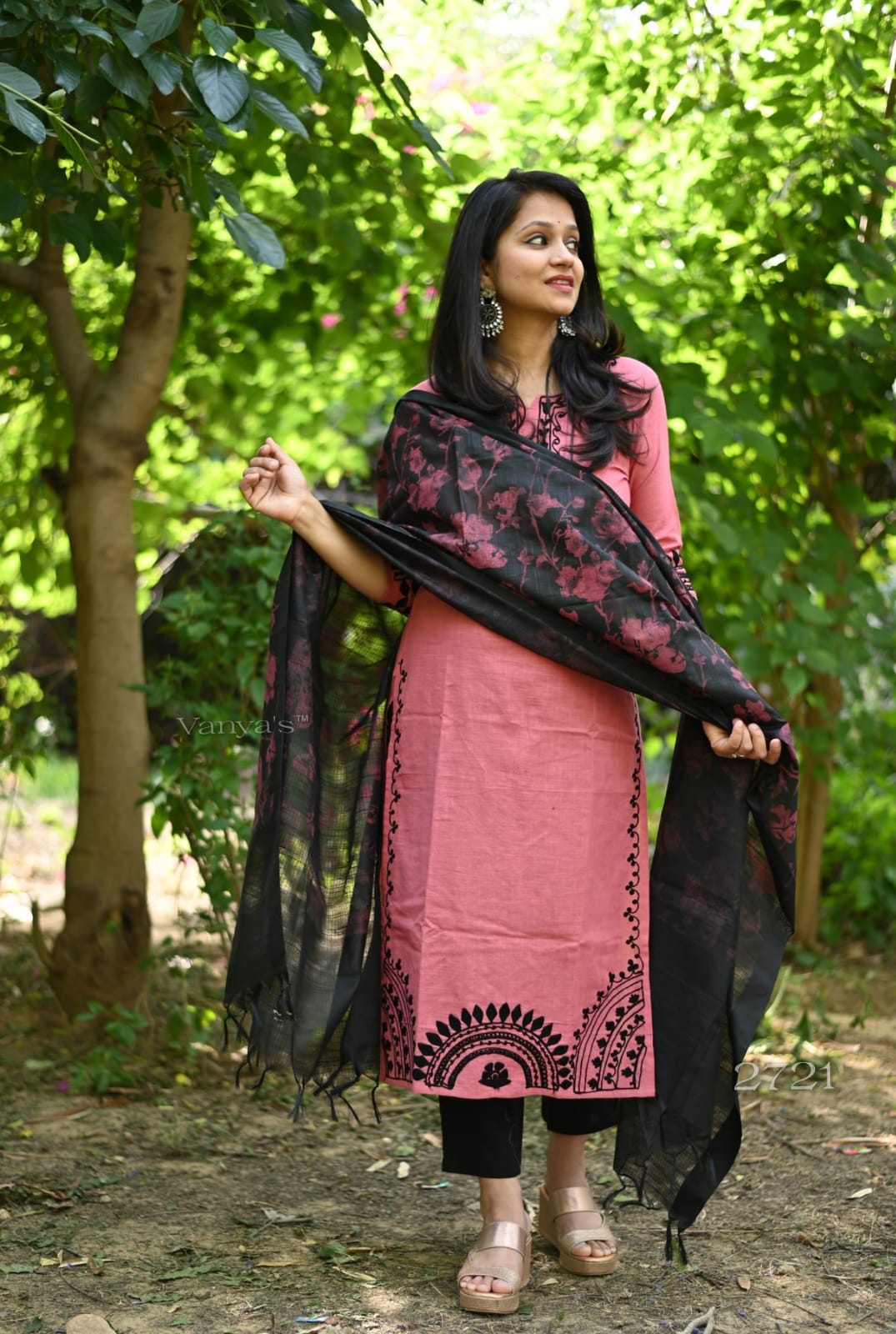 Handloom Cotton Kurta Pant Set with Aari Work Embroidery and Digital Printed Chanderi Dupatta