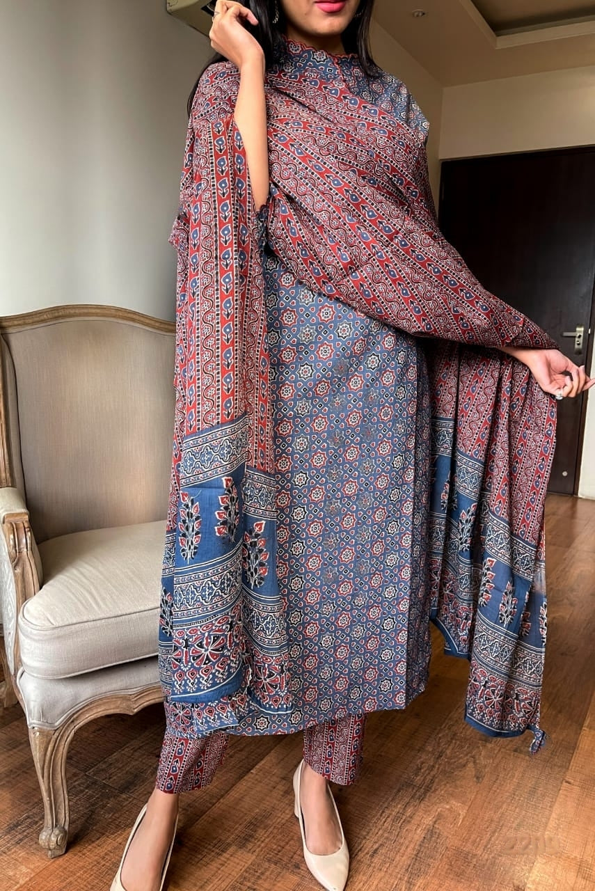 Exquisite Ajrakh Printed Cotton Three-Piece Suit: Scalloped Work
