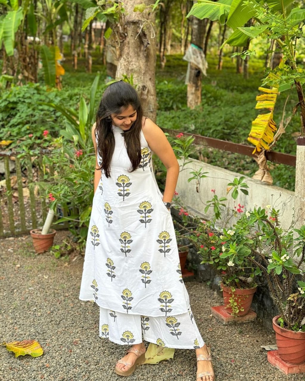 Taj Cotton Kurti Set with Pockets & Inner Sleeves