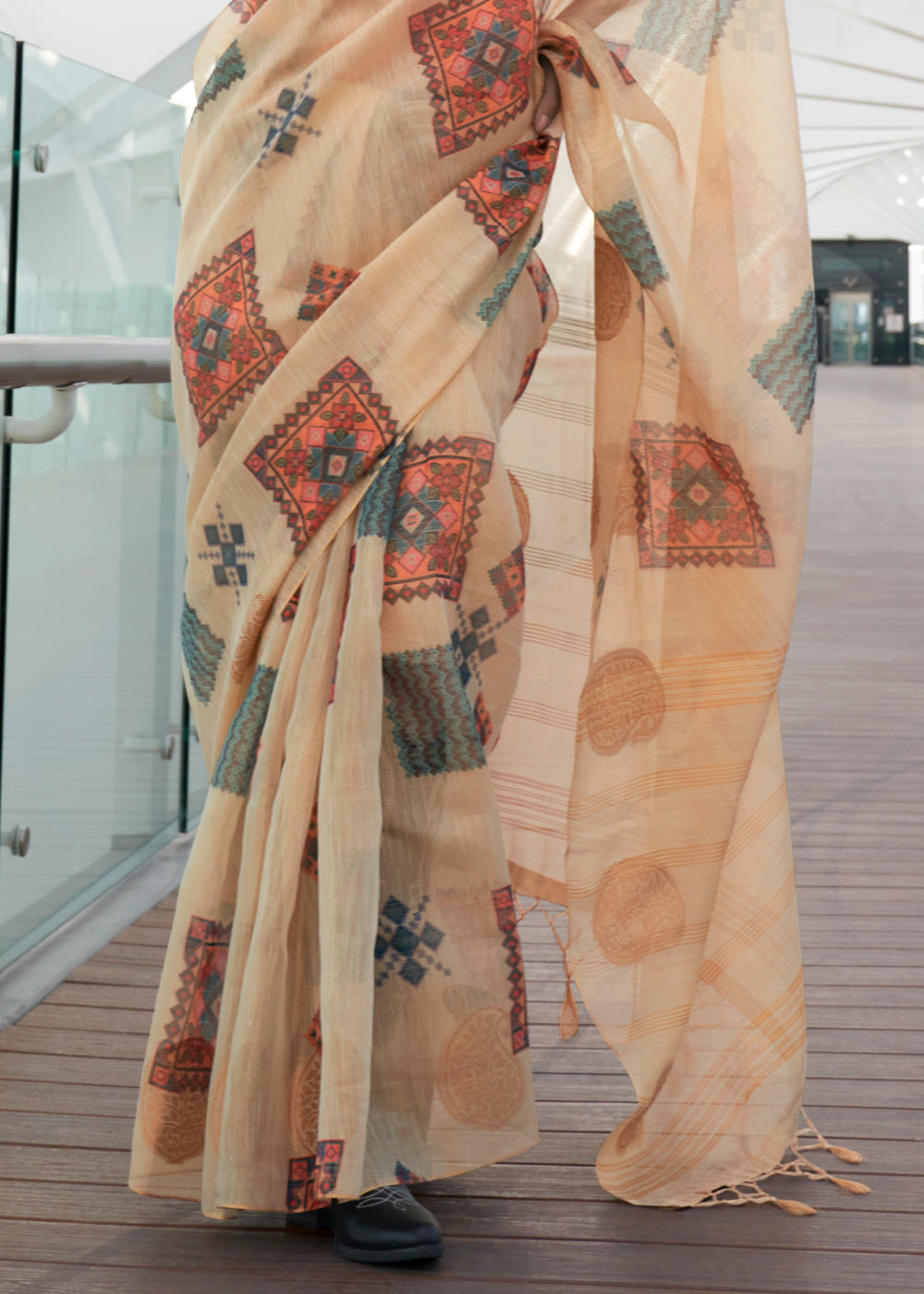 Beige Elegant Linen Silk Saree – Breathable & Stylish with Blouse Piece