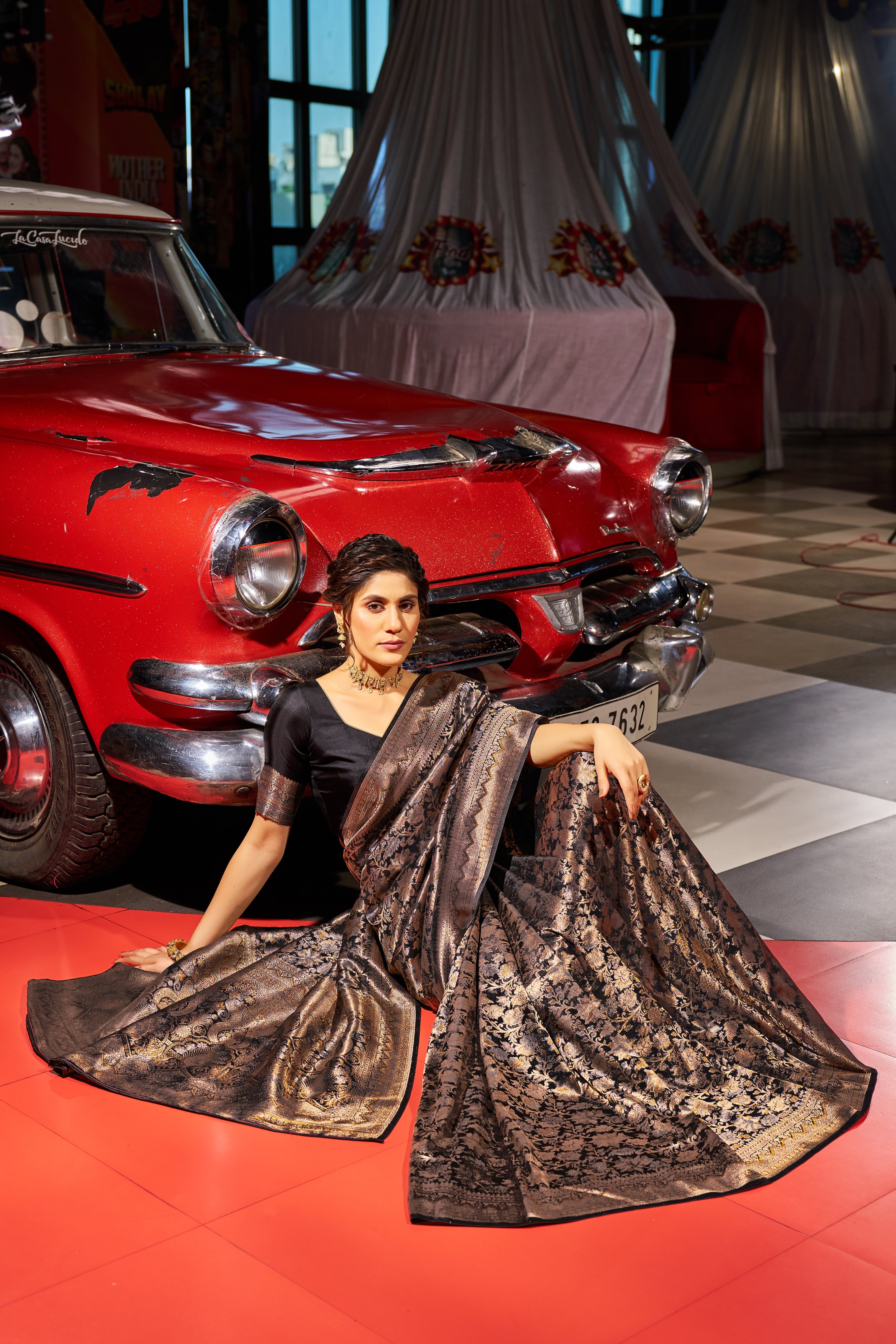 Black Elegant Silk Patola Printed Saree with Unstitched Blouse Piece