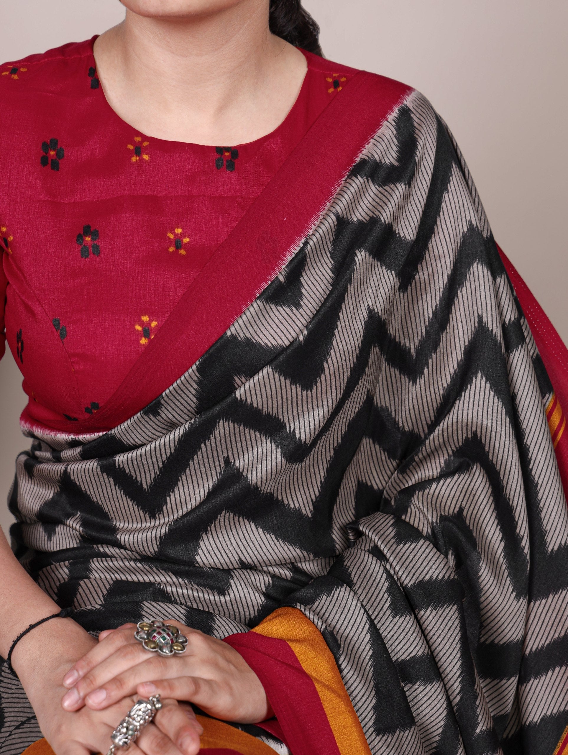 Black Graceful Printed Tasar Silk Saree with Matching Unstitched Blouse Piece