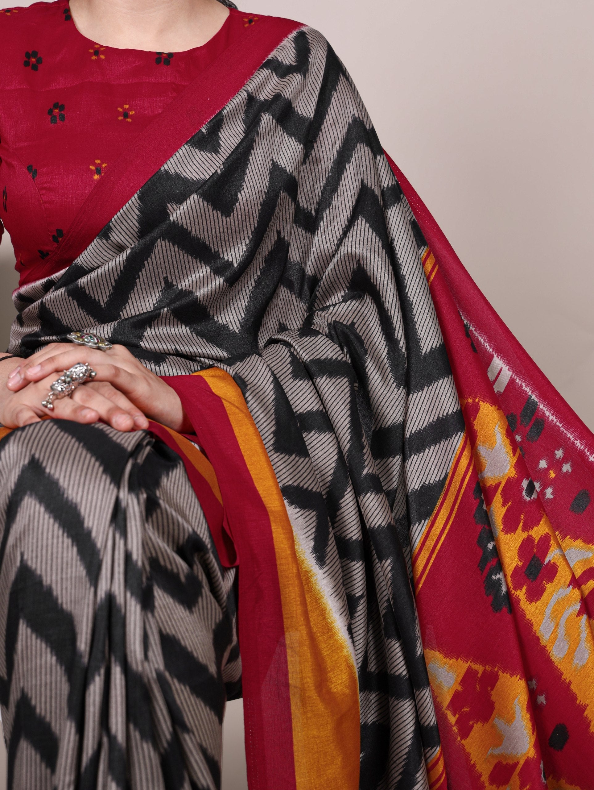 Black Graceful Printed Tasar Silk Saree with Matching Unstitched Blouse Piece
