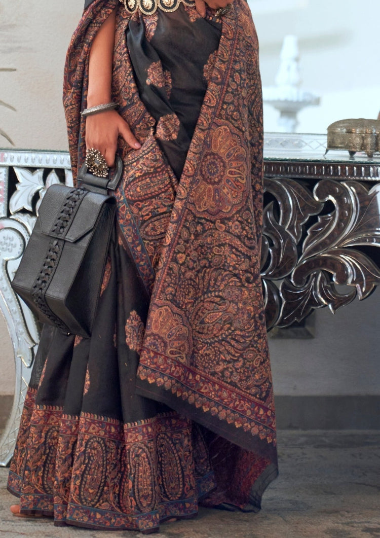 Black Graceful Silk Saree with Unstitched Blouse Piece Elegant Ethnic Wear