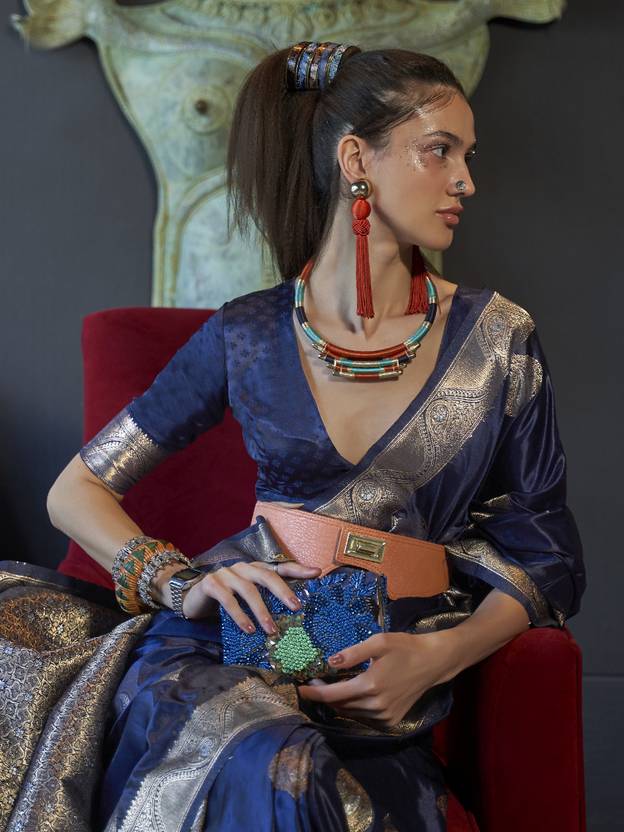 Blue Elegant Kanjivaram Silk Blend Saree with Unstitched Blouse Piece