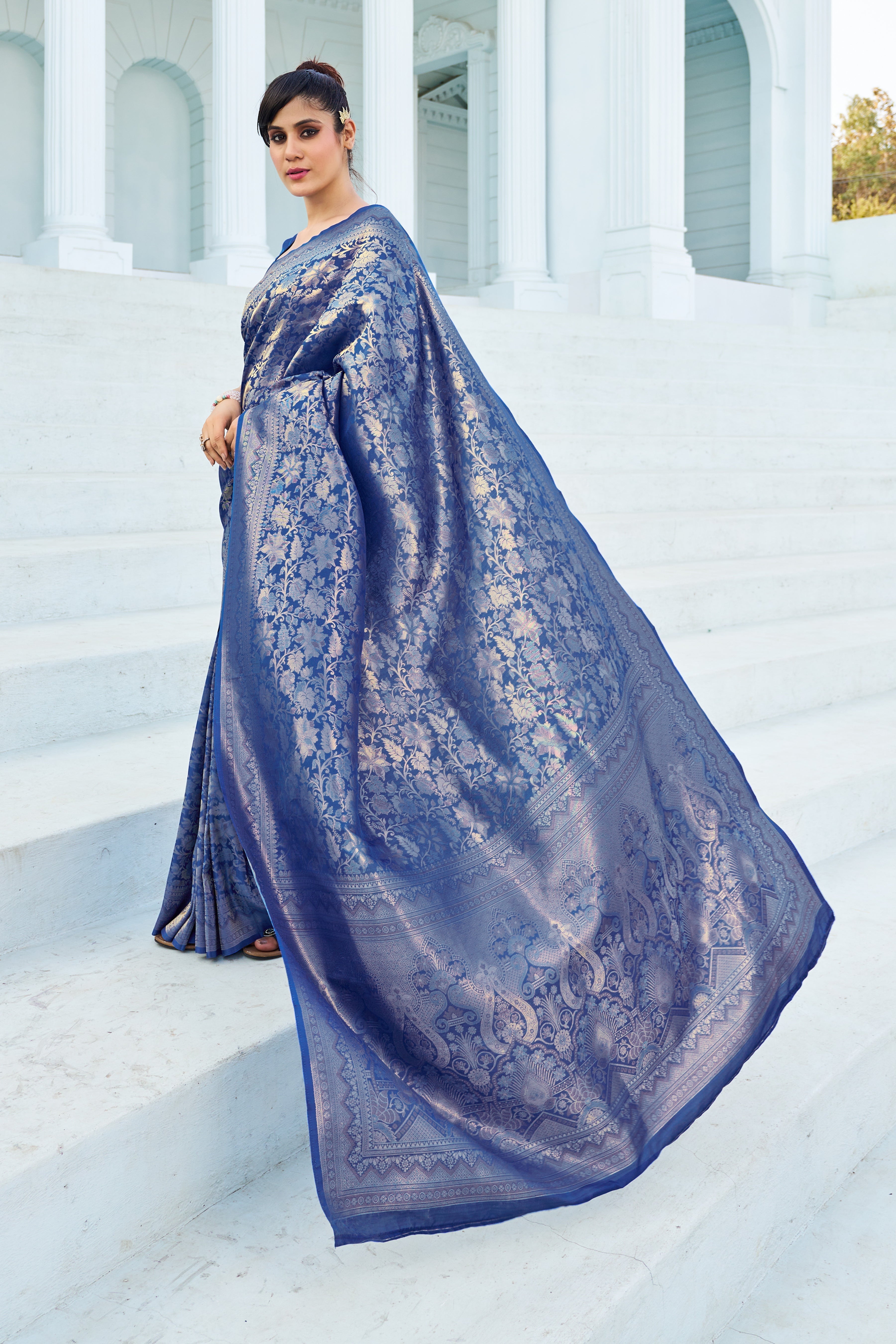 Blue Elegant Silk Patola Printed Saree with Unstitched Blouse Piece