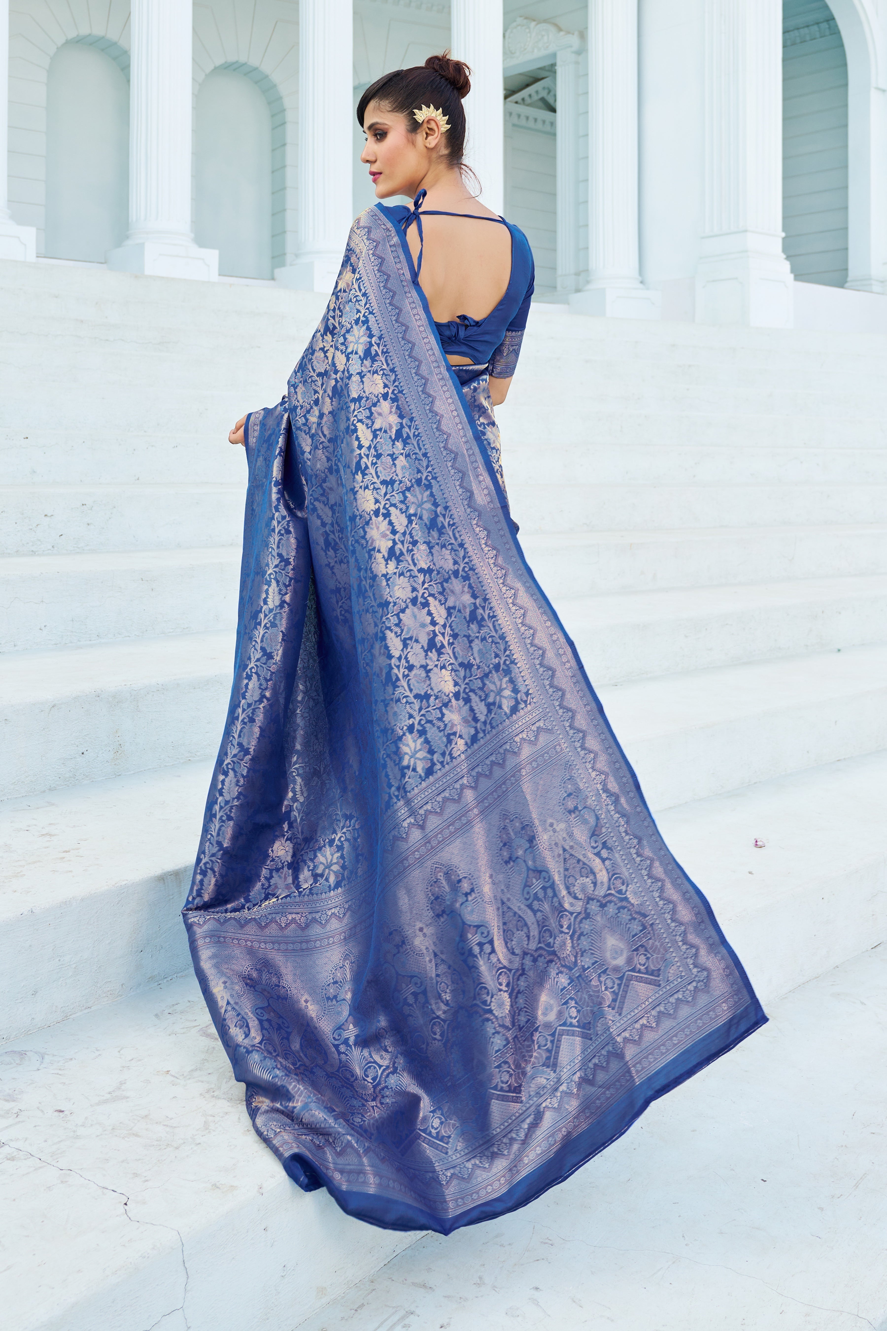 Blue Elegant Silk Patola Printed Saree with Unstitched Blouse Piece