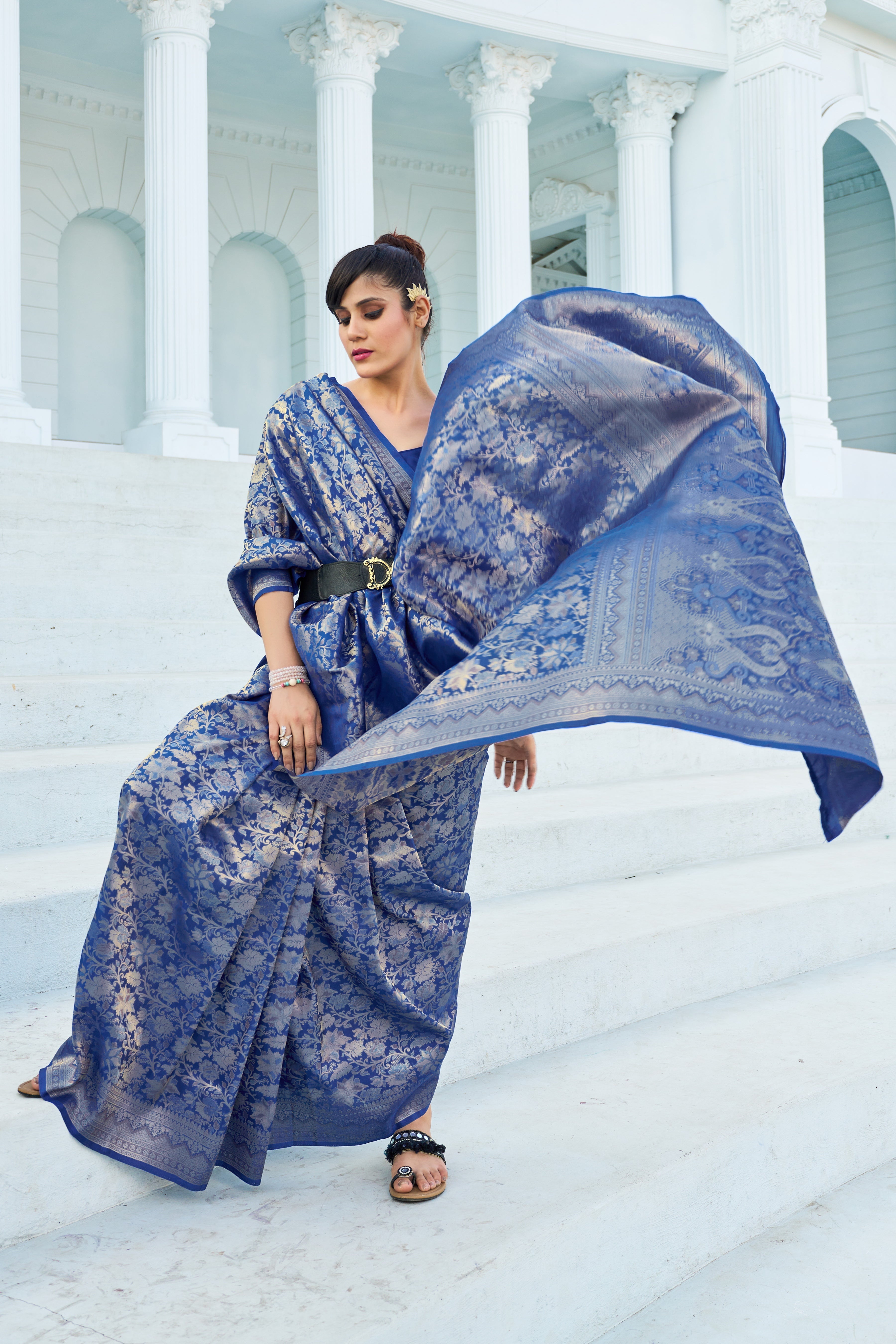 Blue Elegant Silk Patola Printed Saree with Unstitched Blouse Piece