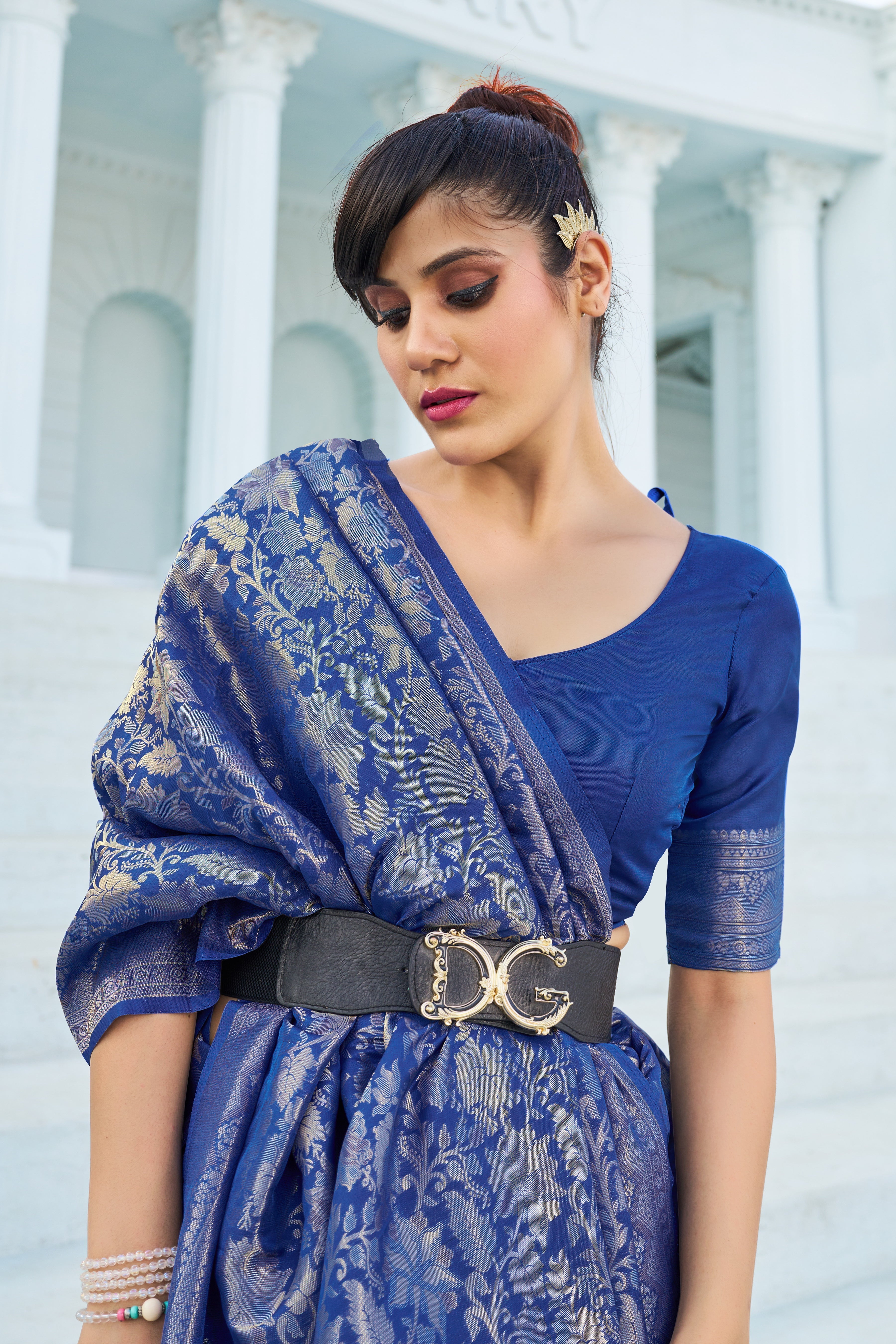 Blue Elegant Silk Patola Printed Saree with Unstitched Blouse Piece