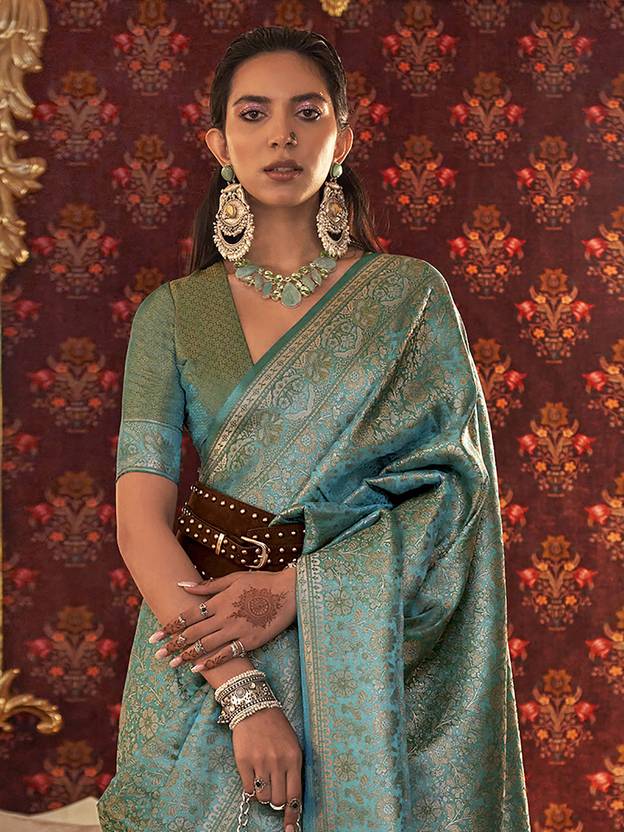 Blue Graceful Kanjivaram Silk Blend Saree – Woven Design
