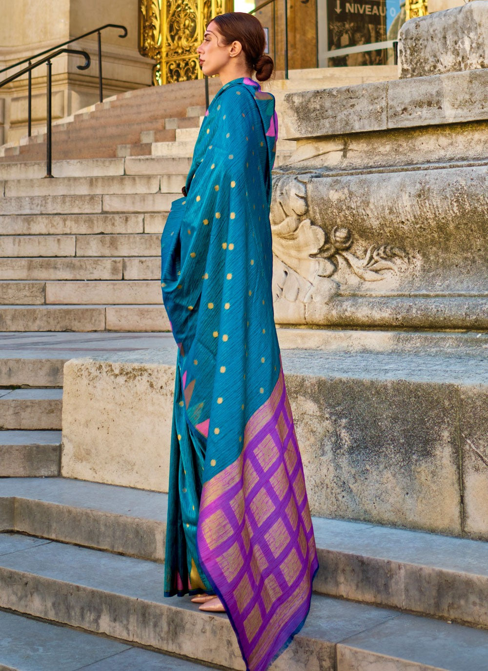 Blue Women's Banarasi Silk Blend Saree with Unstitched Blouse Piece