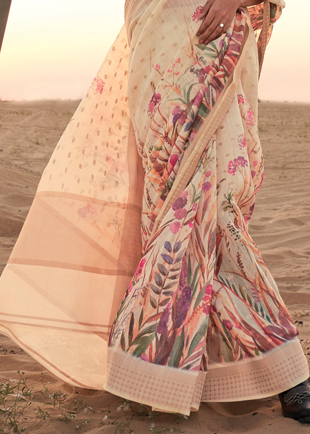 Cream Elegant Blended Linen Silk Saree – Breathable & Stylish for All Seasons