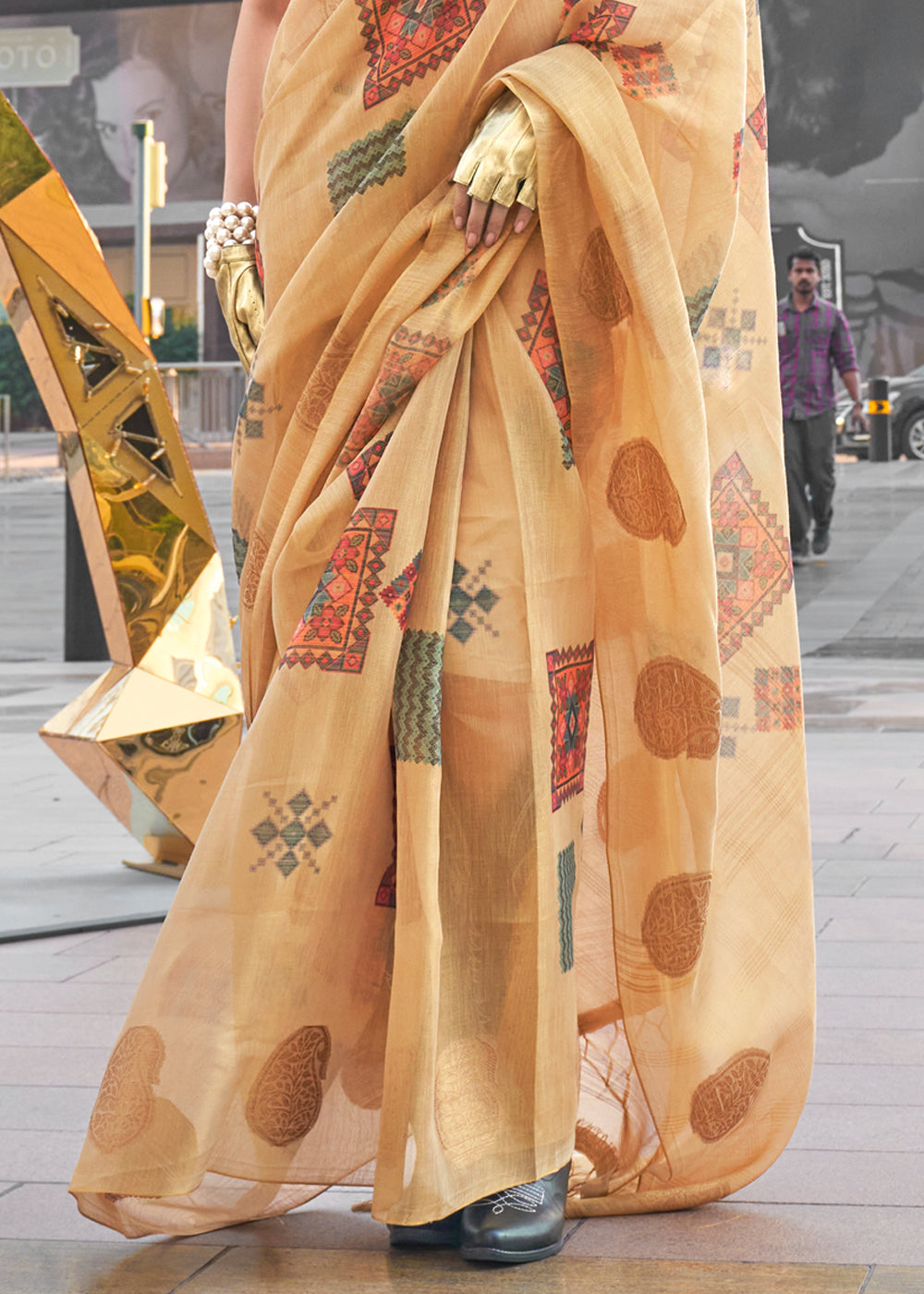 Cream Elegant Linen Silk Saree – Breathable & Stylish with Blouse Piece