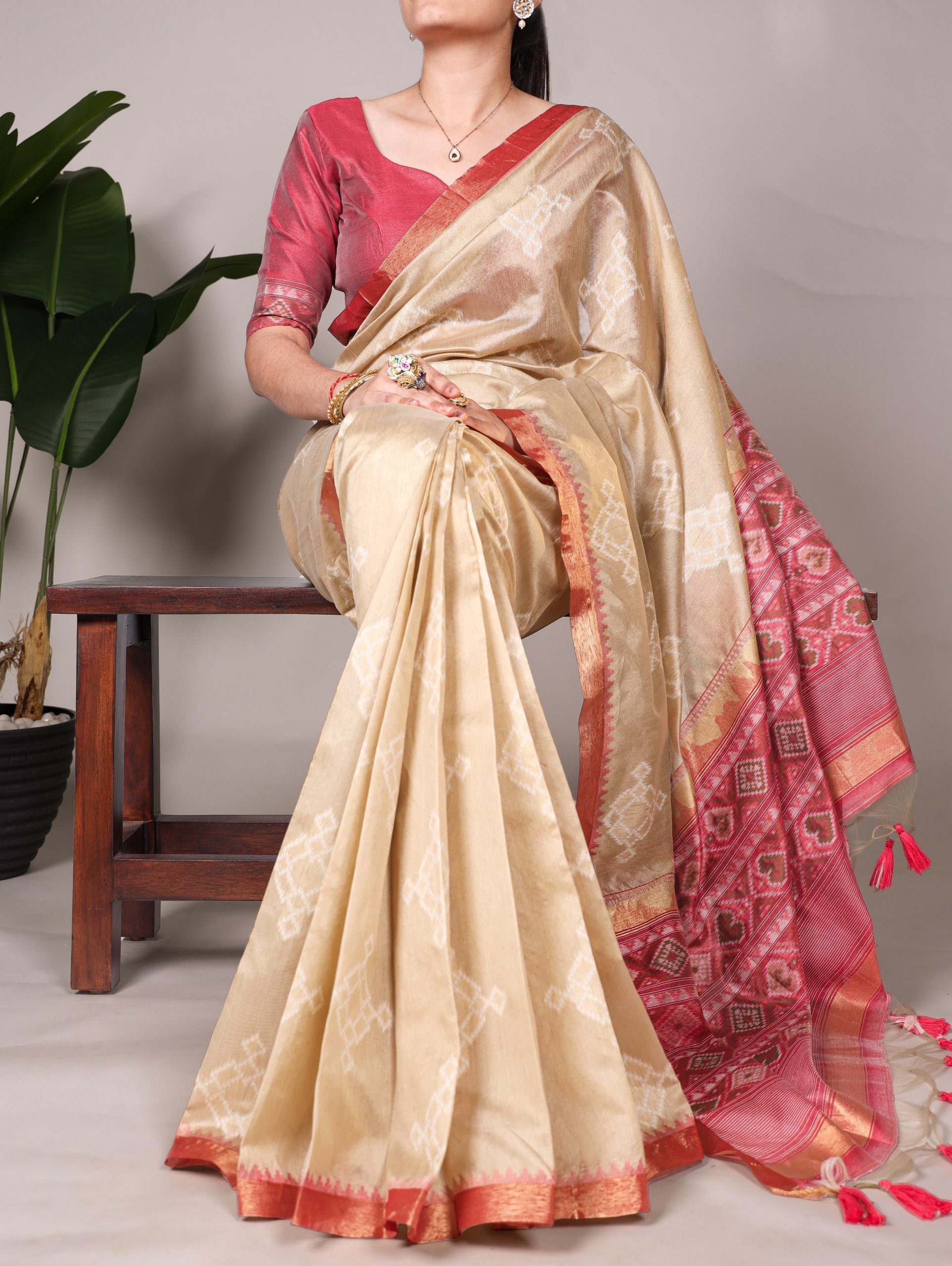 Cream Graceful Jacquard Silk Saree with Printed & Zari Weaving Work