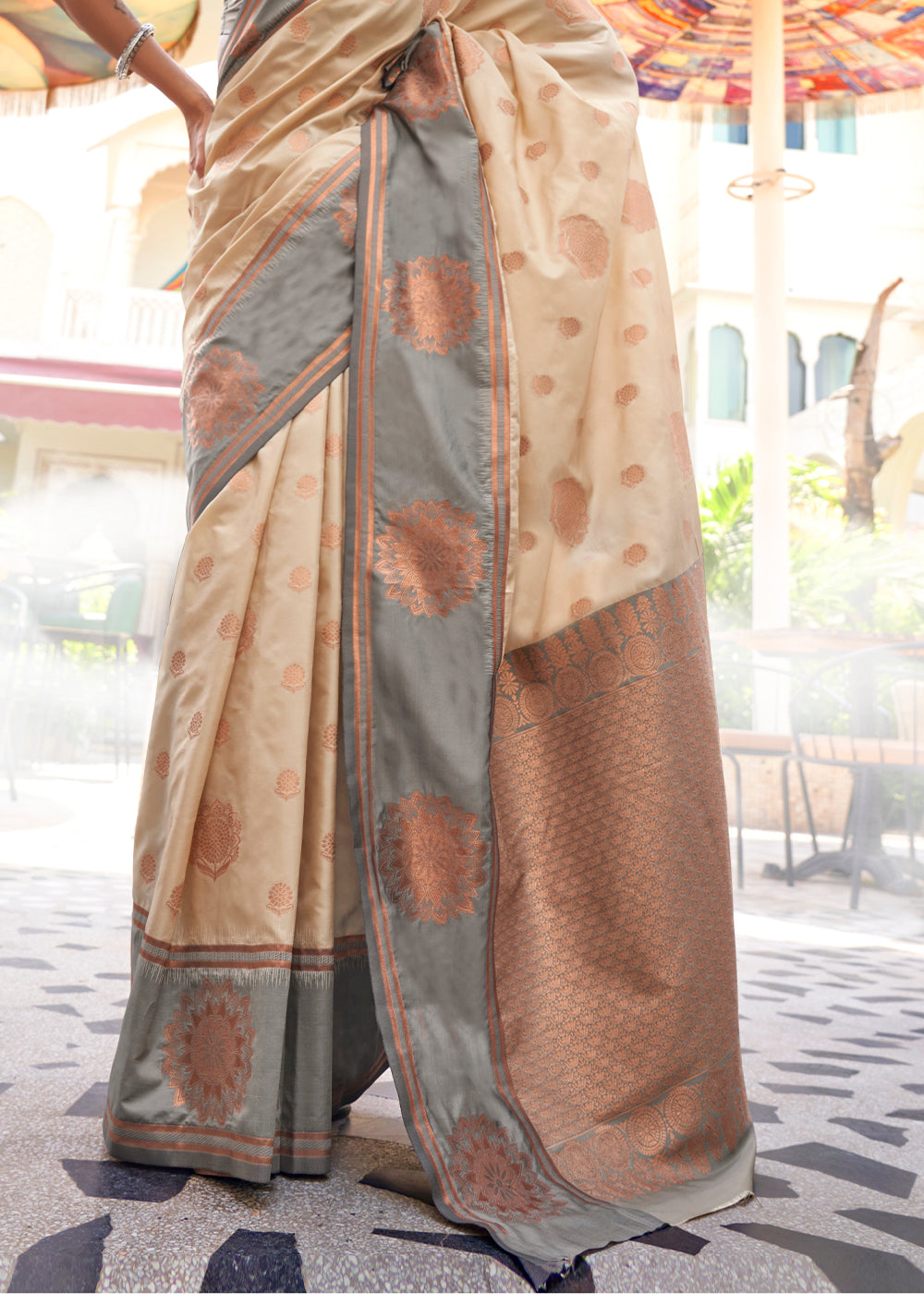 Cream Regal Banarasi Silk Saree – Vintage Elegance with Intricate Detailing