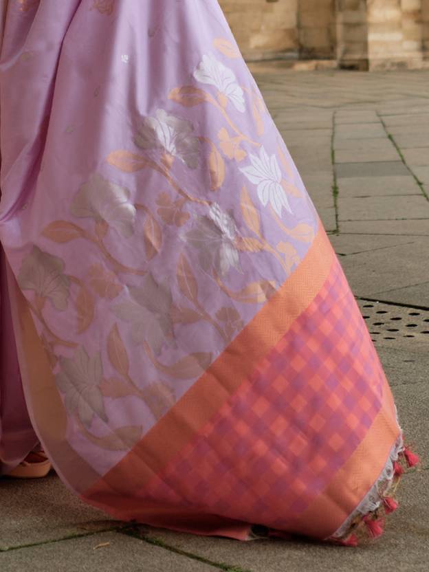 Dusty Purple Elegant Banarasi Silk Blend Saree with Tassel Detailing – Unstitched Blouse Piece