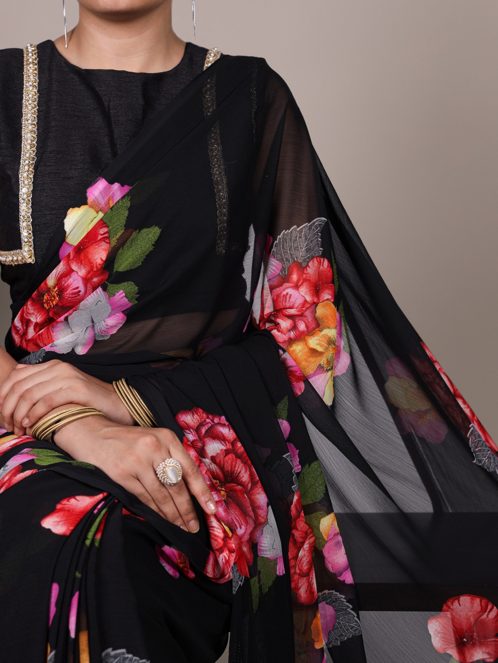 Elegant Chiffon Floral Printed Saree with Banglory Lace-Touch Stitched Blouse – Lightweight Designer Saree for Effortless Grace