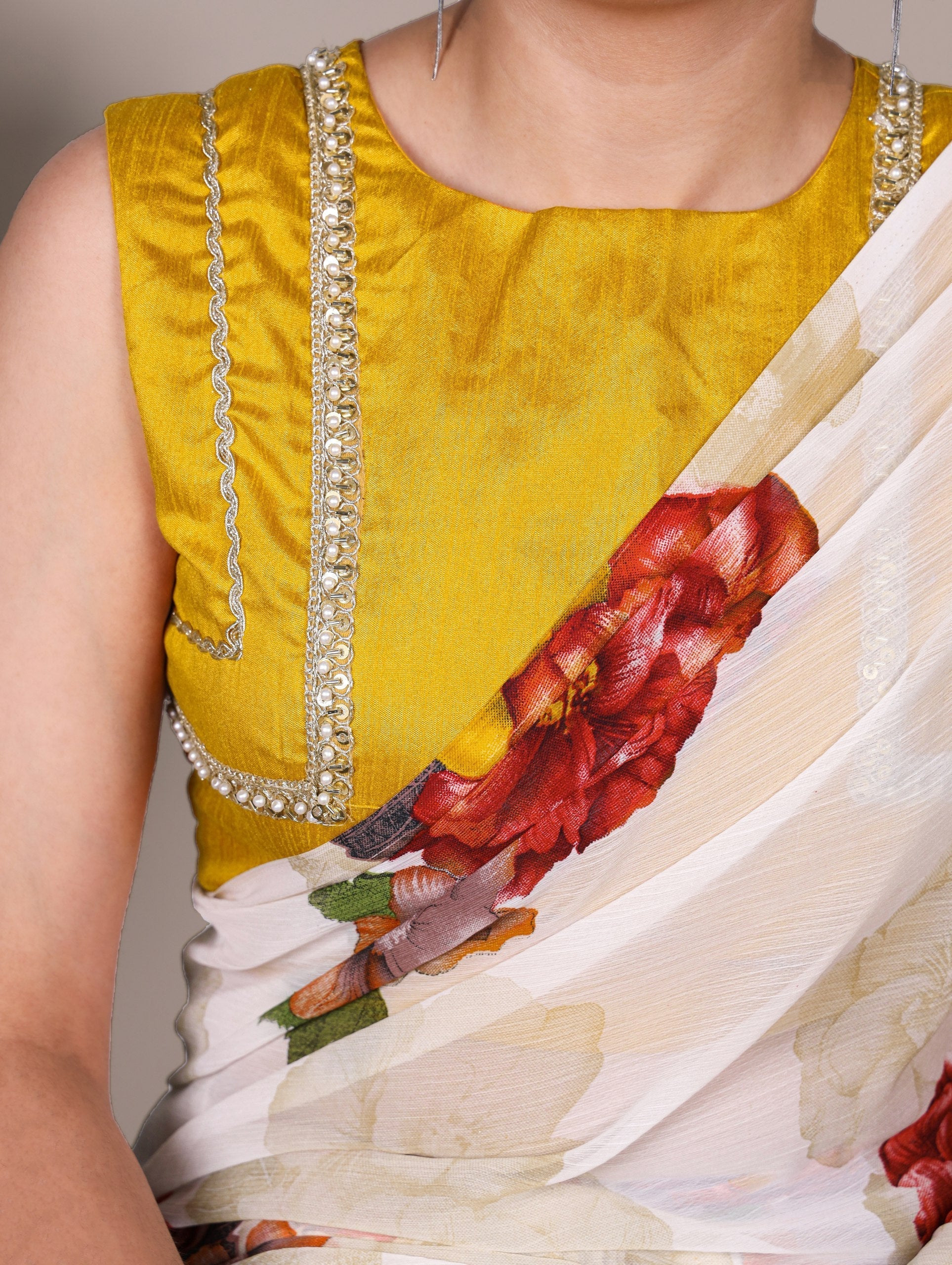 Elegant Chiffon Floral Printed Saree with Banglory Lace-Touch Stitched Blouse – Lightweight Designer Saree for Effortless Grace