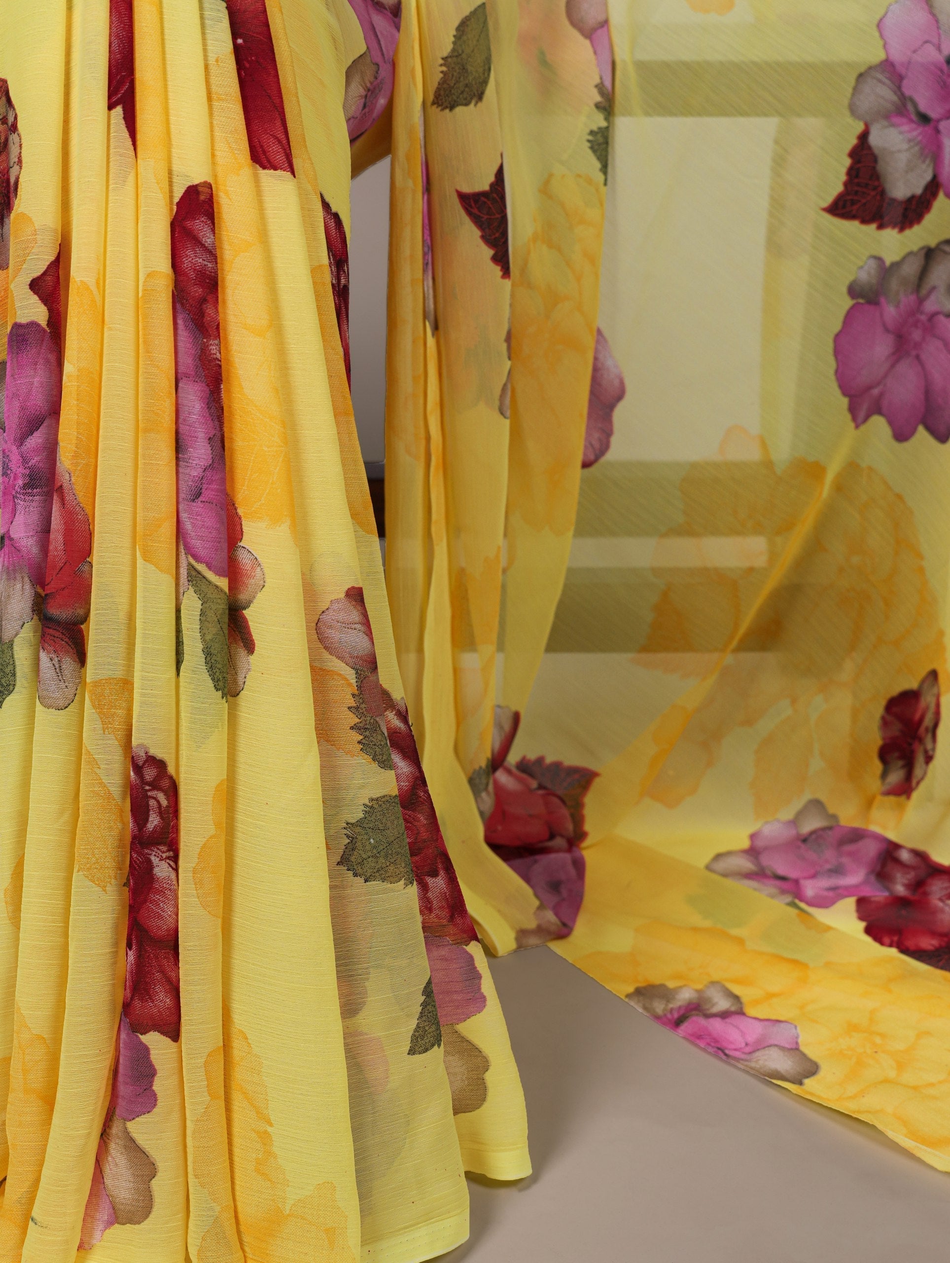 Elegant Chiffon Floral Printed Saree with Banglory Lace-Touch Stitched Blouse – Lightweight Designer Saree for Effortless Grace