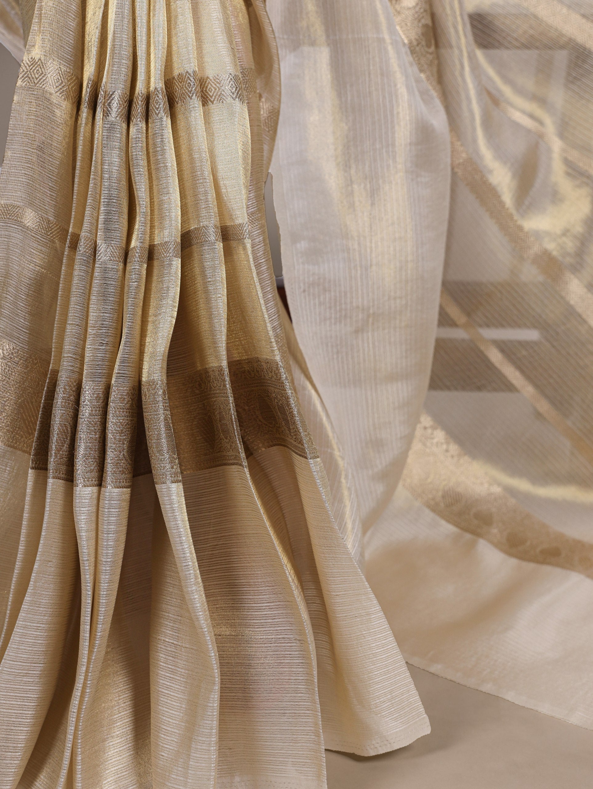 Off White Luxurious Gold Tissue Zari Woven Saree Set – Unstitched Blouse Included